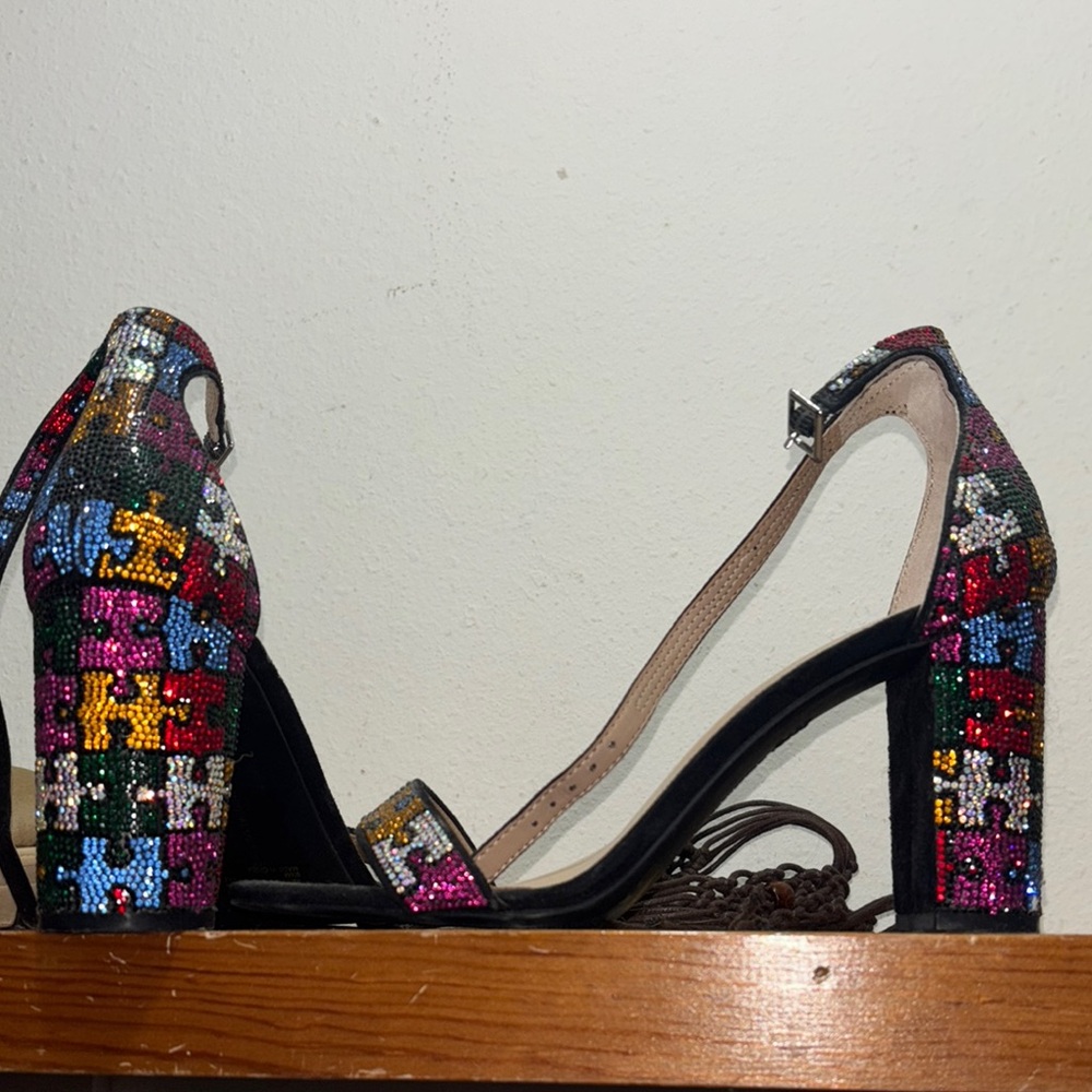 INC LIKE NEW WORN ONCE 9 1/2 Black and Red Heels with Artistic Flair